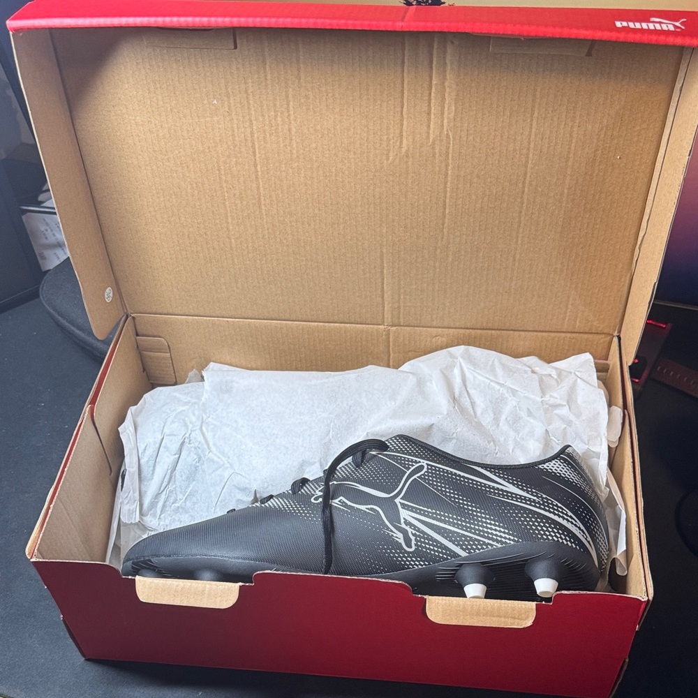 New Puma Men's Black and White Athletic Cleats - Picture 1 of 4